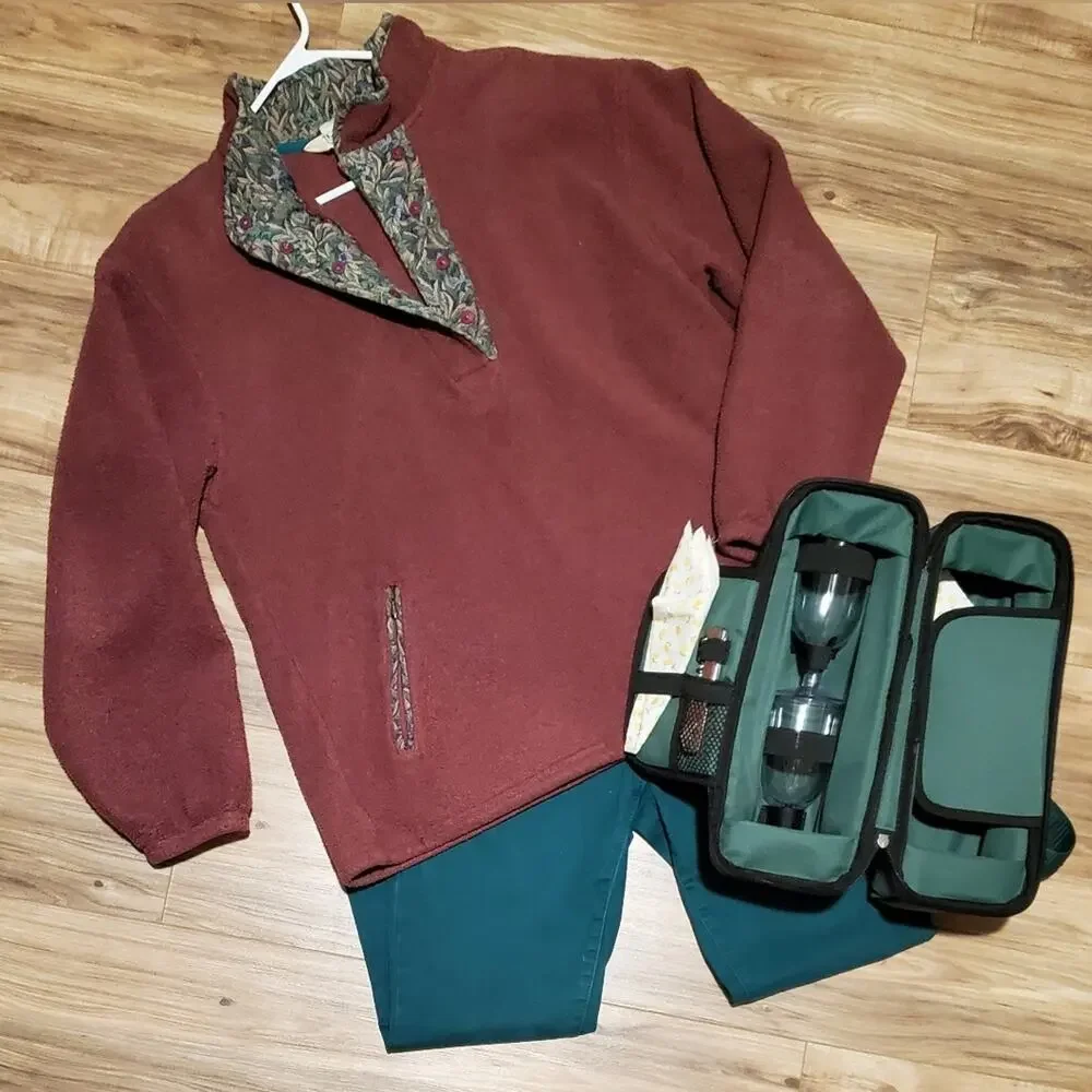 Wine bottle tote with accessories Picnic for two Adjustable shoulder strap